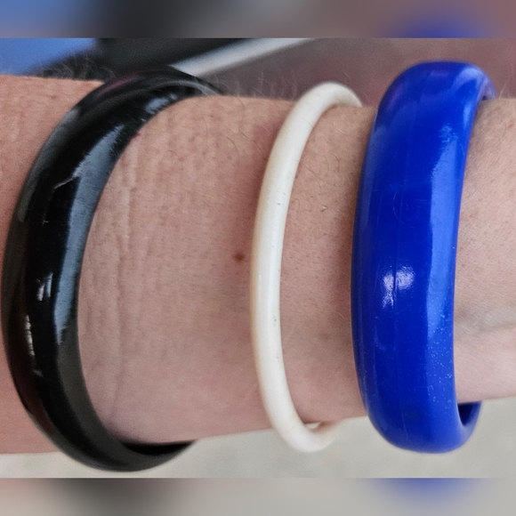 Vintage bangles - Picture 1 of 1